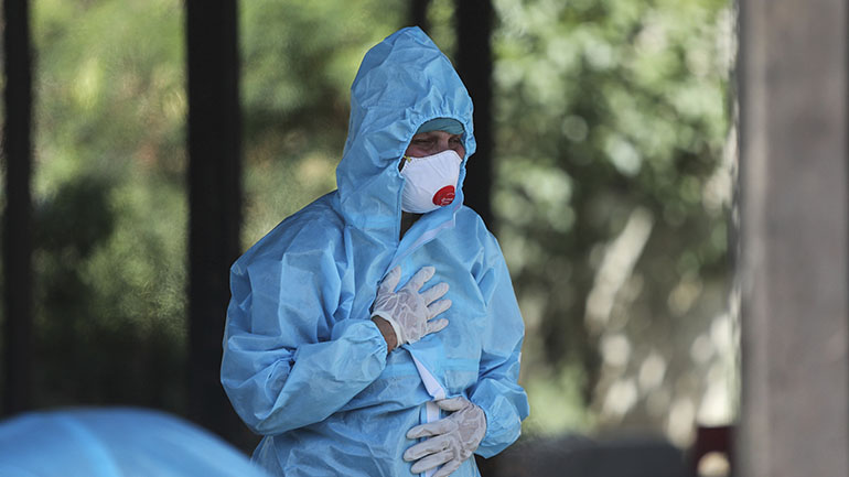 Η Βρετανία στέλνει ιατρικό εξοπλισμό έκτακτης ανάγκης στην Ινδία